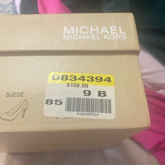 Michael Kors red suede shoes - Picture 5 of 6